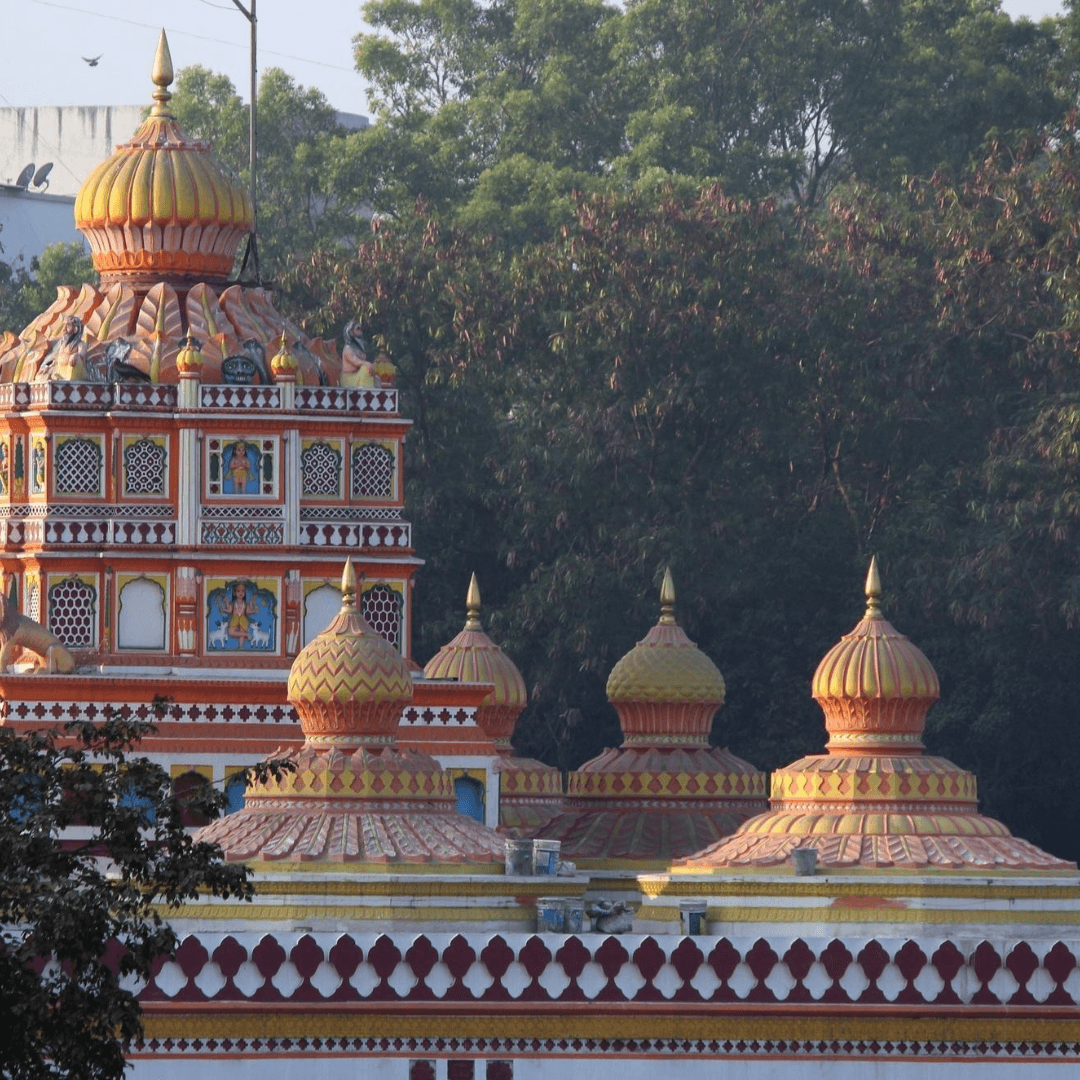 Witness the revered Bhasm Aarti at Mahakaleshwar Temple in Ujjain, an intense spiritual ritual that offers a profound insight into Hindu worship practices.