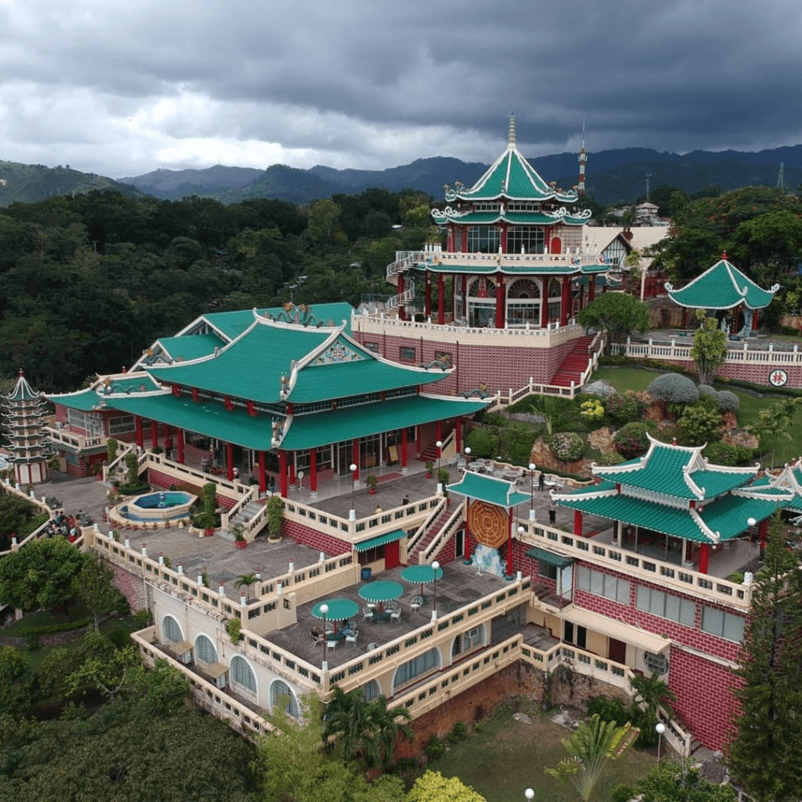 Unveil the history of Cebu through its most iconic landmarks such as Magellan's Cross and Basilica Minore Del Sto. Nino, offering a deep dive into the region's rich colonial past and vibrant cultural tapestry.