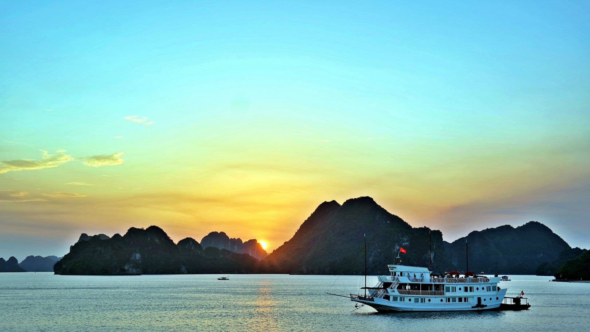 Halong Bay Cruise – Enjoy an overnight cruise through the stunning Halong Bay, a UNESCO World Heritage Site. Witness the breathtaking limestone formations, explore hidden caves, and experience local culture through floating villages and delicious onboard meals.