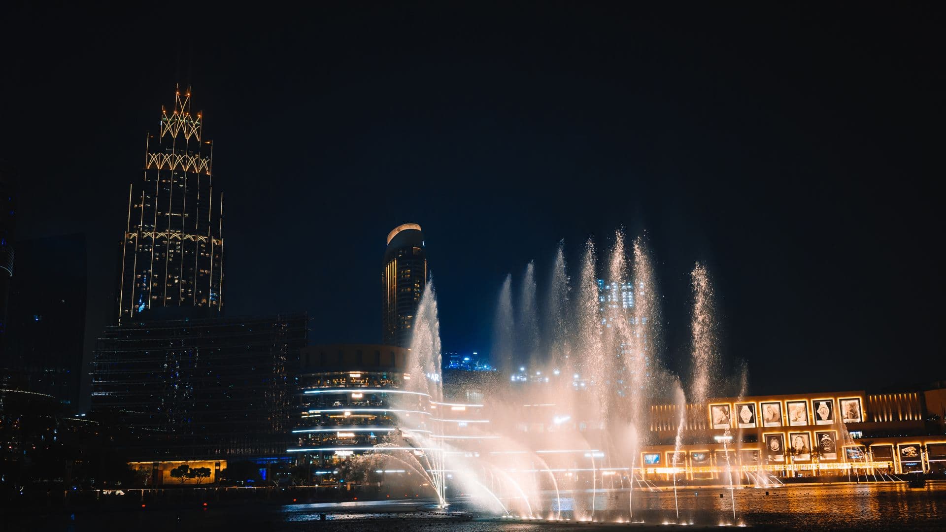 Burj Khalifa & Fountain Show: Spectacular views from the world’s tallest building and the dazzling Dubai Fountain.